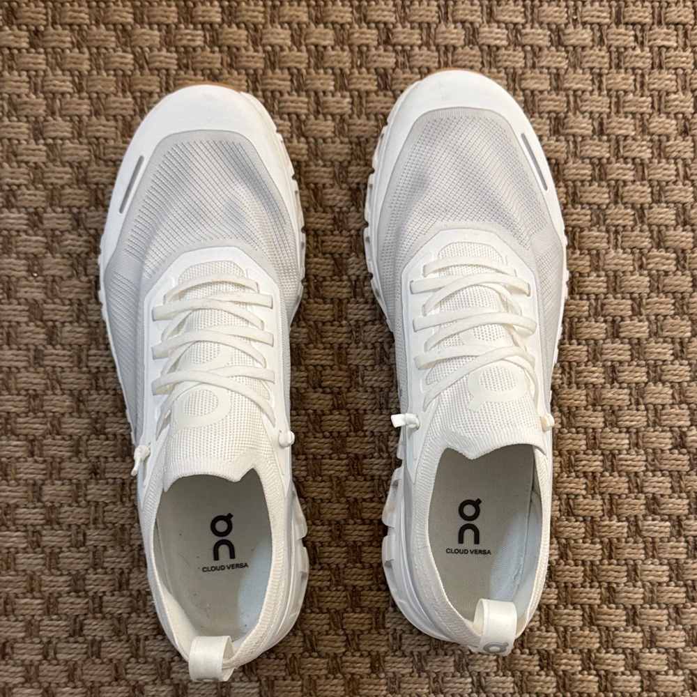 On Running Versa Men’s 11.5 White Sneakers in like new-excellent condition - Picture 2 of 5